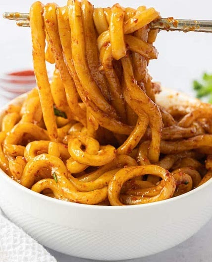 Easy 10-min. Garlic Chili Oil Noodles (Mild)
