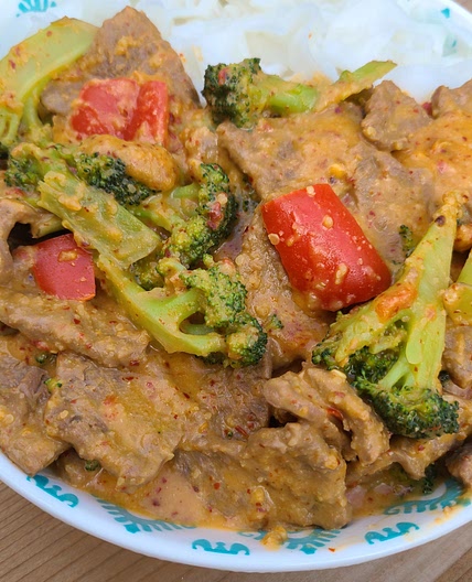 Spicy Peanut Beefless and Broccoli Satay