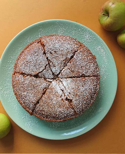 Russian Vegan Apple Cake (aka vegan apple sharlotka)
