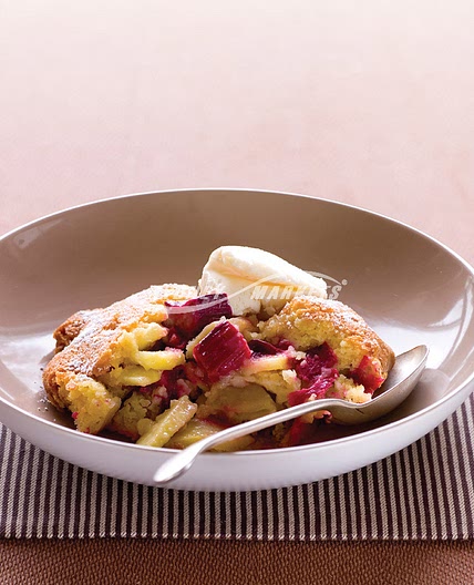 Apple & rhubarb sponge pudding