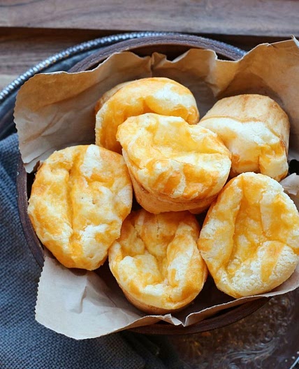 Pao de Queijo (Brazilian Cheese Rolls)