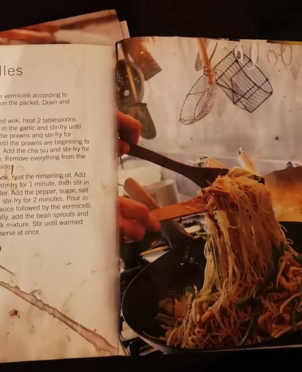 BOOK - WOK & STIR FRY - P38 - SINGPORE NOODLES
