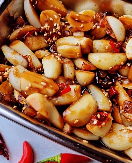Caramelized garlic in a honey soy sauce