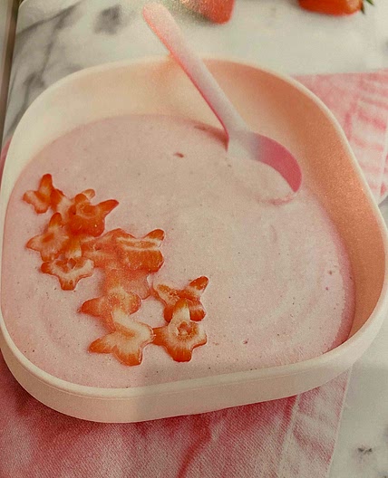 Strawberry cashew yogurt