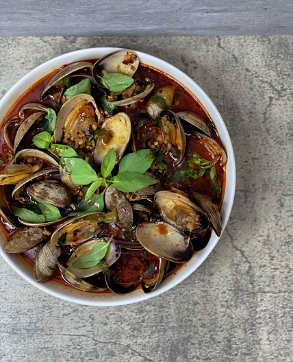 Chinese Spicy Basil Clams