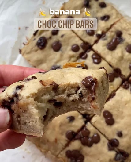 healthy-ish chocolate chip banana bars