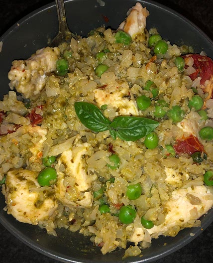 Pesto chicken cauliflower rice 