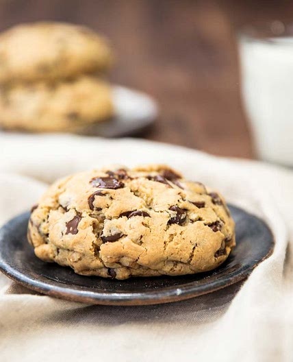 Super-Thick Chocolate Chip Cookies Recipe, à la Levain Bakery