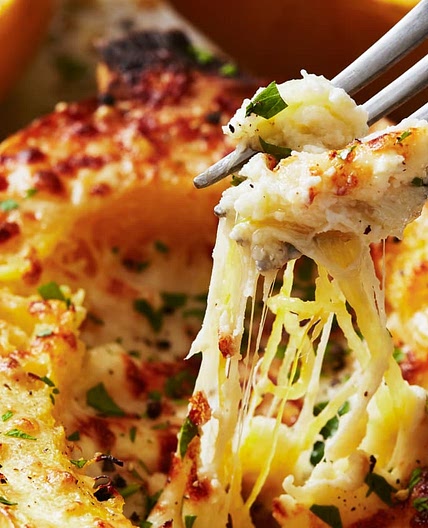 Cheesy Garlic Parmesan Spaghetti Squash