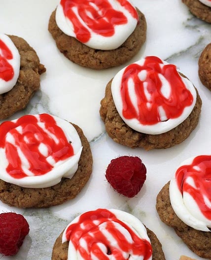 Crumbl 🙀 Raspberry Cheesecake Cookies
