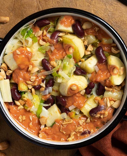 One pot haricots rouges et poireau, sauce beurre de cacahuètes