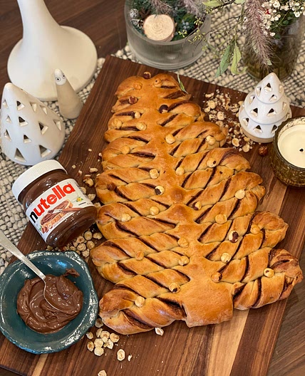 Nutella Christmas Tree Pull-Apart Bread