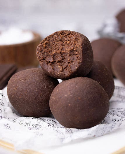 Brownie Batter Protein Balls