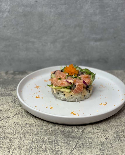 Spicy Salmon Poke Salad On Rice Cakes