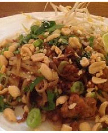 Stirfry rice noodles with pork and prawns