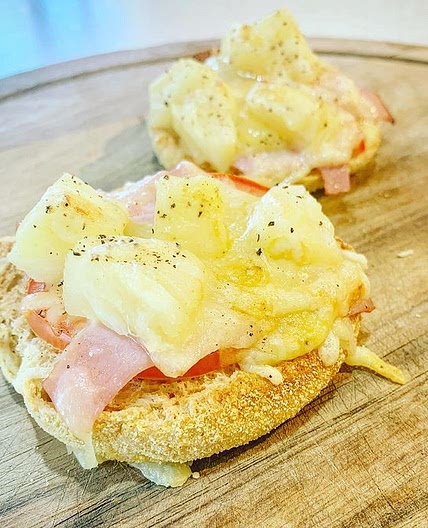 Ham, Pineapple and Tomato Melt.278 cal 26.5 carb 13. 7 fat 14 protein