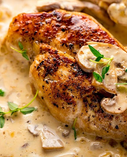 Pan-Fried Chicken in a Creamy White Wine & Garlic Sauce