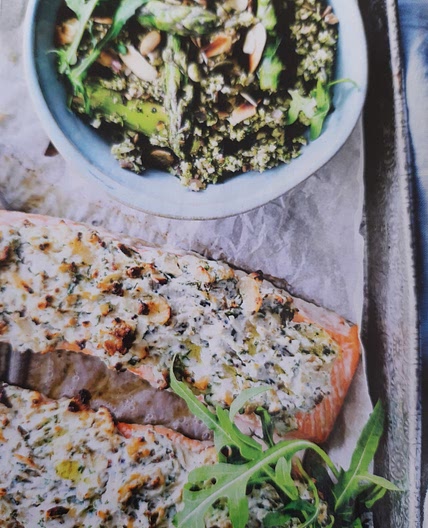 Zalm met ricotta kruidenkorst, groene asperges en broccoli