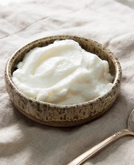 Traditional Toum (Lebanese Garlic Sauce) Recipe