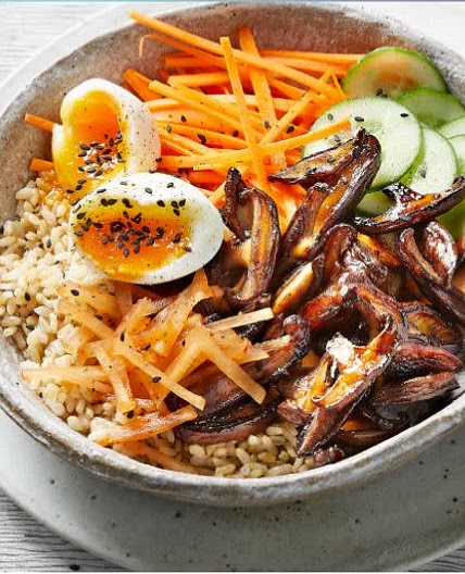 Spicy Bibimbap with Eggs, Mushrooms & Kimchi