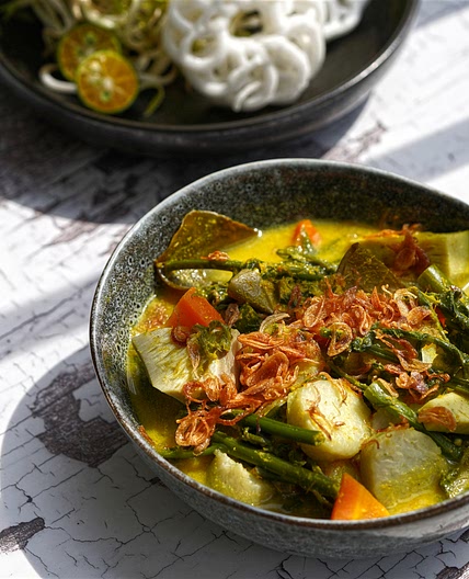Indonesian Rice Cake w/ Veggie and Spiced Broth (Lontong Sayur)