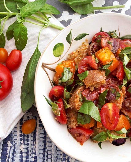Classic Panzanella Salad (Tuscan-Style Tomato and Bread Salad) Recipe