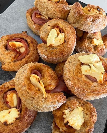 Sweet chilli, ham & cream cheese scrolls