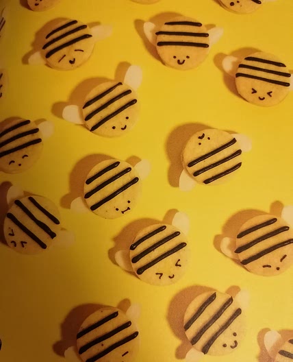 Cardamom, Almond & Honey Bee Cookies