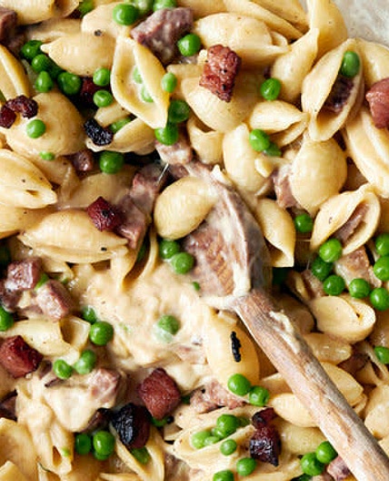 Shell Pasta with Ham, Bacon, Peas