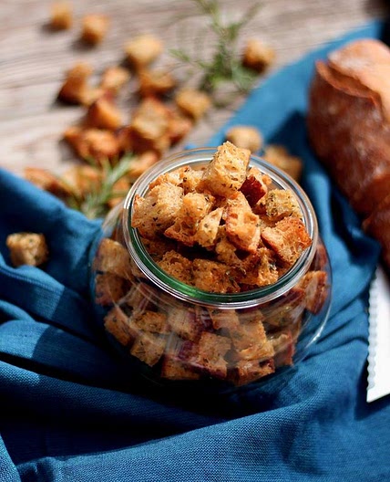 Croûtons maison à l'ail et aux herbes de Provence