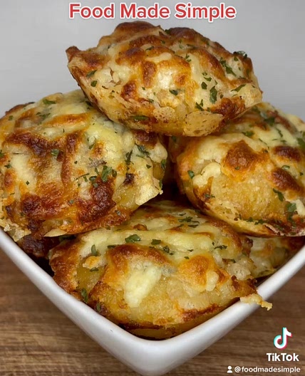 Cheesy Garlic Roast Potatoes 