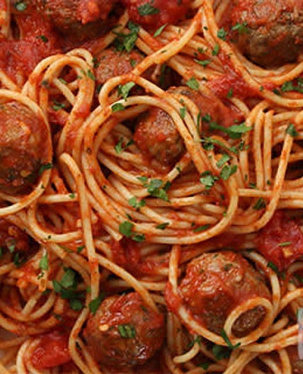 Pasta met gehaktballetjes in tomatensaus