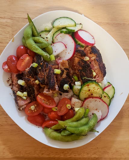 Seared tuna bowl