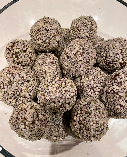 Dark Chocolate Energy Bites (Vegan)