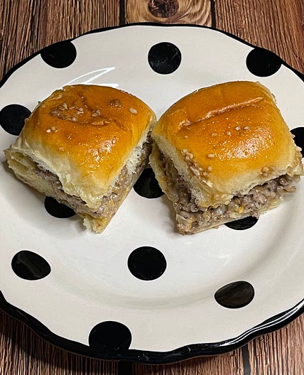Hawaiian Roll Onion Cheeseburger Sliders