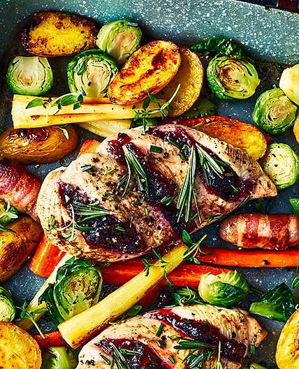 Christmas dinner traybake