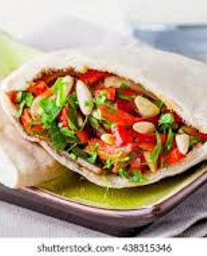 Basil chicken pita pocket