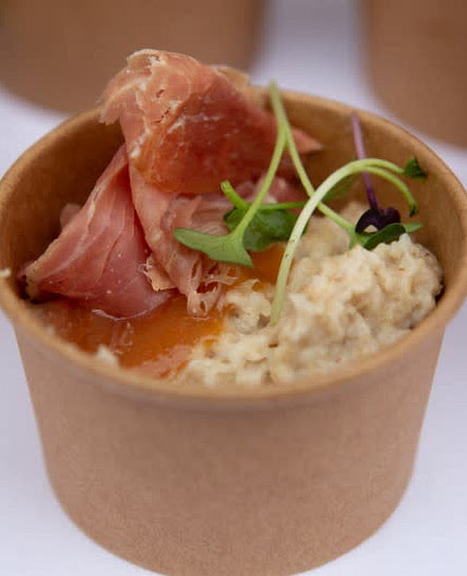 Oatmeal porridge with quince jam and dried ham
