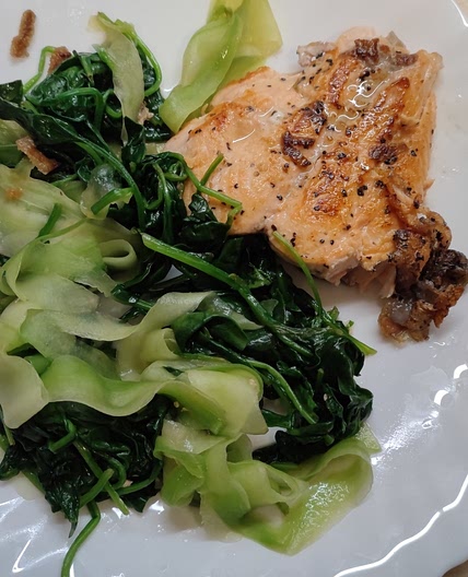 Salmon with shredded cucumber
