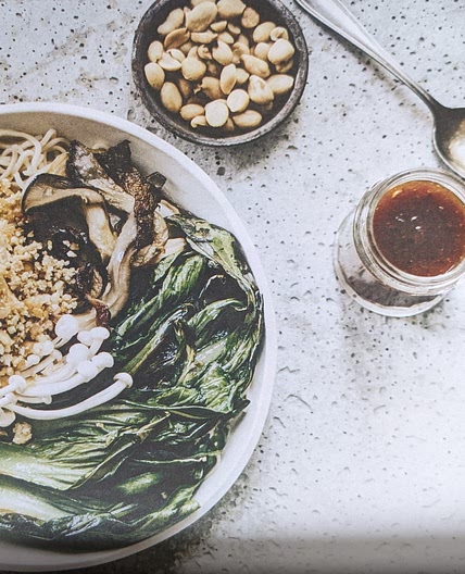 Bols aux champignons et aux arachides