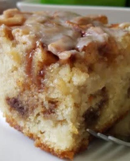 Apple Cinnamon Swirl Cake