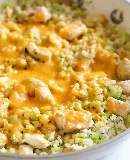 SKINNY Skillet Cheesy Chicken and Veggie “Rice”