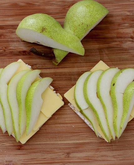 Cheddar Cheese & Pear Crackers