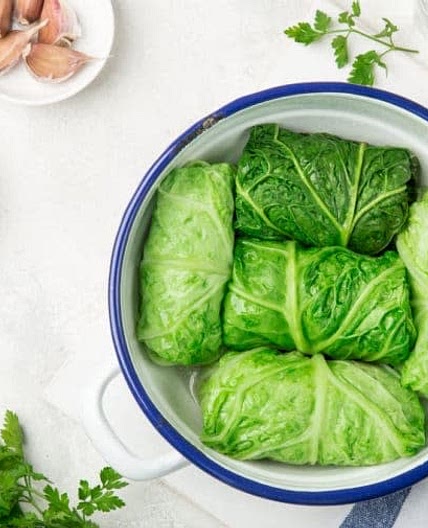 Feuilles de chou farcies aux légumes