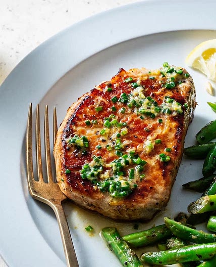 Skillet pork chops with horseradish green beans
