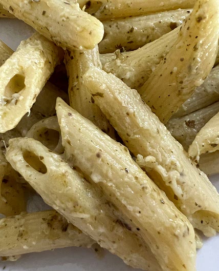 Creamy pesto pasta