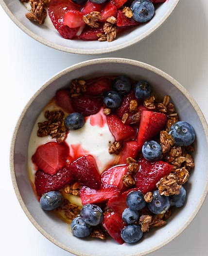 Greek Yogurt Breakfast Bowl