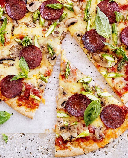 Salami, asparagus & mushroom pizza