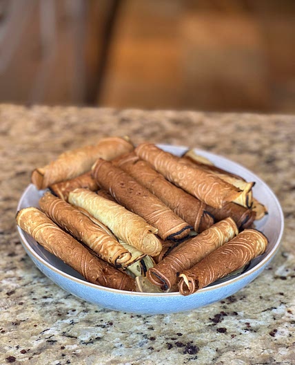 Pandan coconut egg rolls / Kueh Kapit aka love letters 