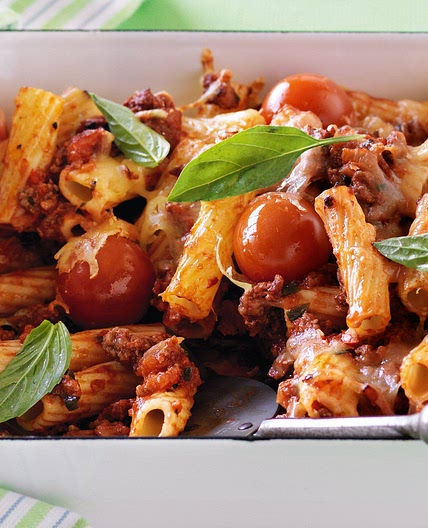 Spicy beef pasta bake